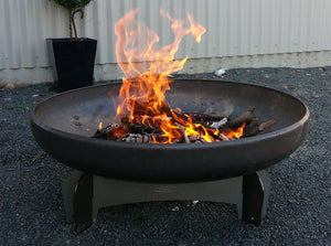 Yagoona Yabbi Outdoor Fire Pit Australia - 100cm Diameter with fire burning