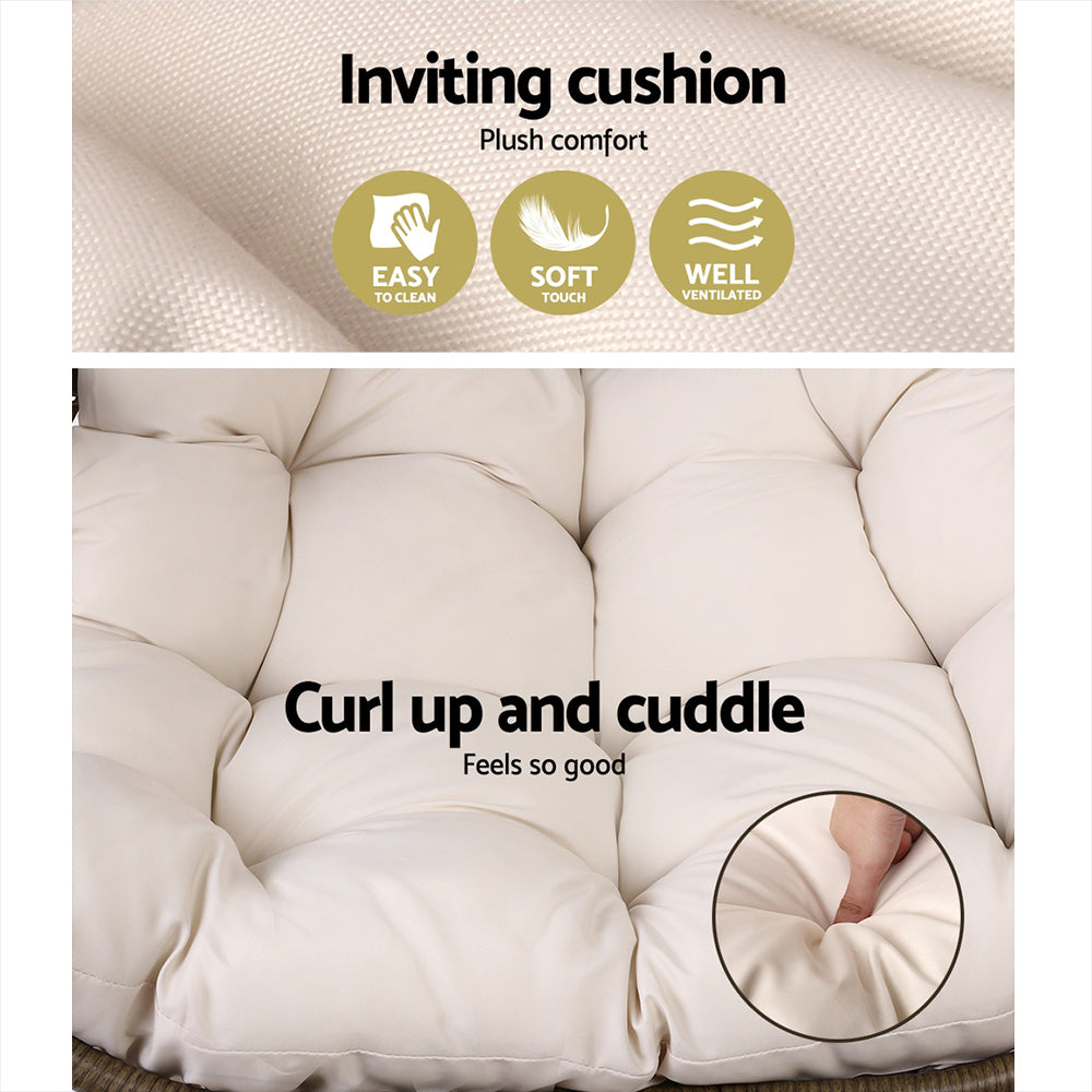 Inviting cushion with text and icons indicating ease of cleaning, softness, and ventilation.