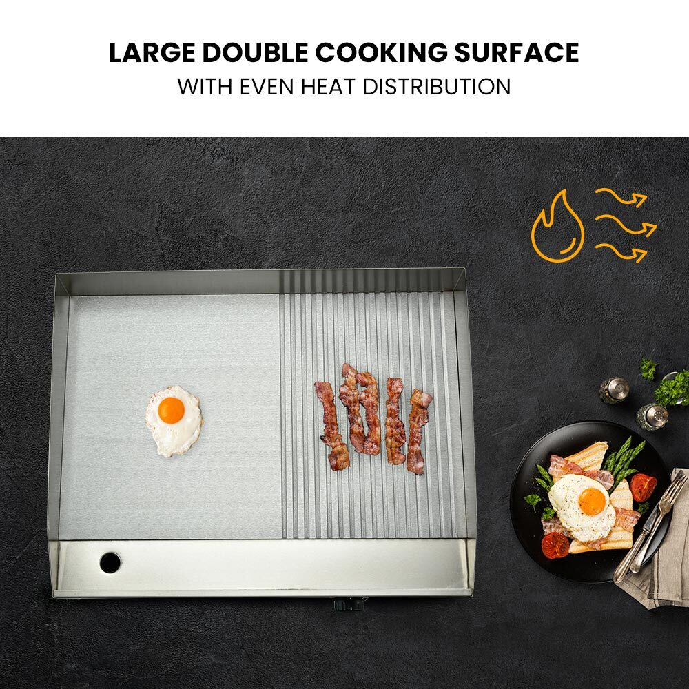 Large double cooking surface with even heat distribution, showing food being cooked.